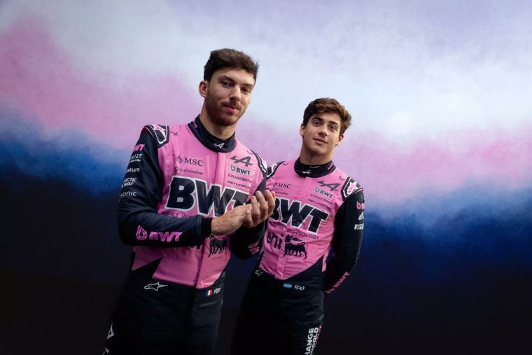 La foto oficial de Colapinto y Gasly tras la presentación del nuevo Alpine.&nbsp;