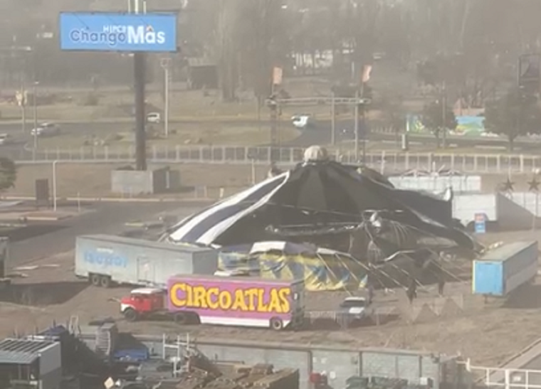 Así se volaba la carpa del Circo Atlas Foto: Captura de video.