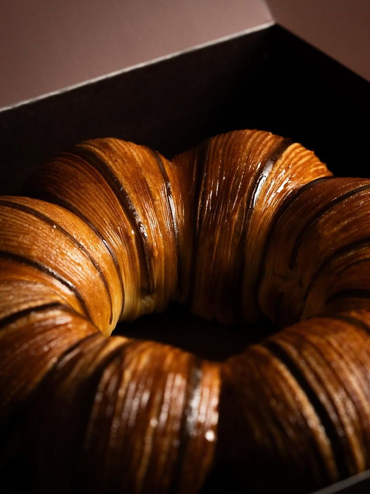 La rosca suisse, rellena de chocolate y dulce de leche, es la gran novedad de la temporada. La rosca suisse, rellena de chocolate y dulce de leche, es la gran novedad de la temporada.