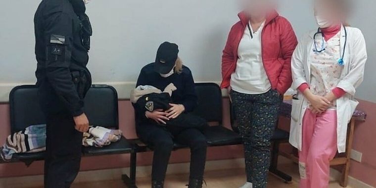El pequeño continúa internado