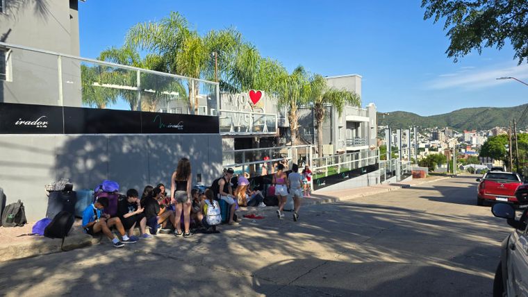 Un contingente de estudiantes de Esquel y Trevelín quedó varado en Villa Carlos Paz tras un viaje a Camboriu con incumplimientos.