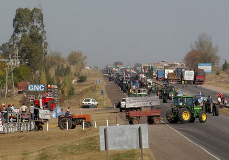 Productores yerbateros convocan a un tractorazo contra las medidas del Gobierno nacional.