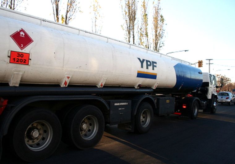 La super de YPF costaría en el futuro lo mismo en Mendoza que en Buenos Aires. Foto: Nacho Gaffuri / Archivo
