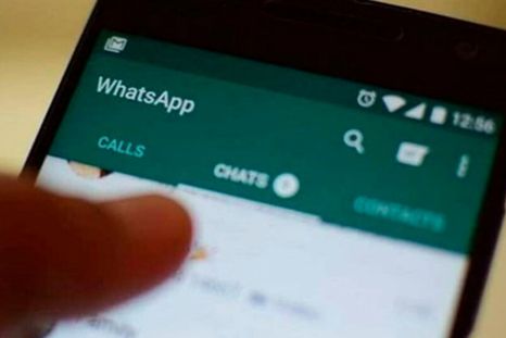 La estafa comenzó cuando se contactaron con la víctima por WhatsApp, asegurando ser su hijo. Engañado, les envió 6.000 dólares.