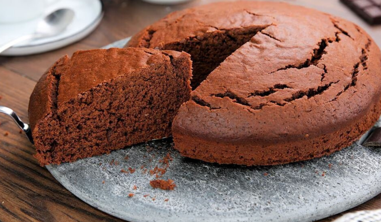 Admira este delicioso bizcocho de café, perfecto para compartir con tus amigos o familia