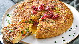 La receta original se preparaba para aprovechar sobras de verduras y embutidos. La receta original se preparaba para aprovechar sobras de verduras y embutidos.