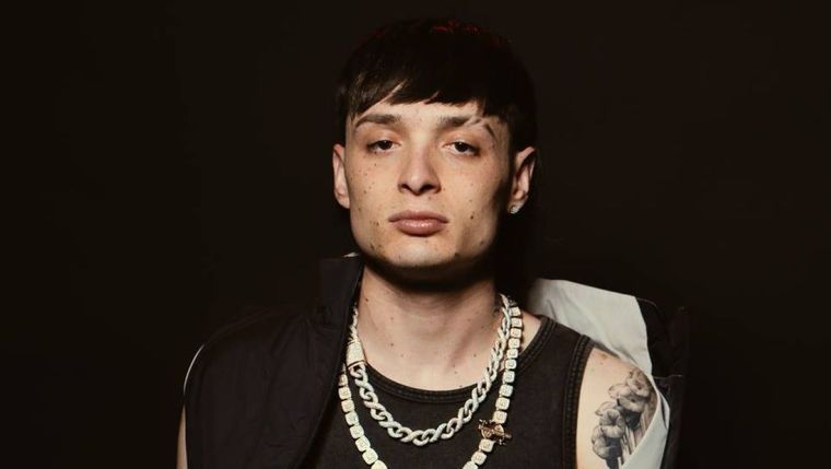 Peso Pluma tuvo un polémico gesto en uno de sus últimos shows. Foto: Internet