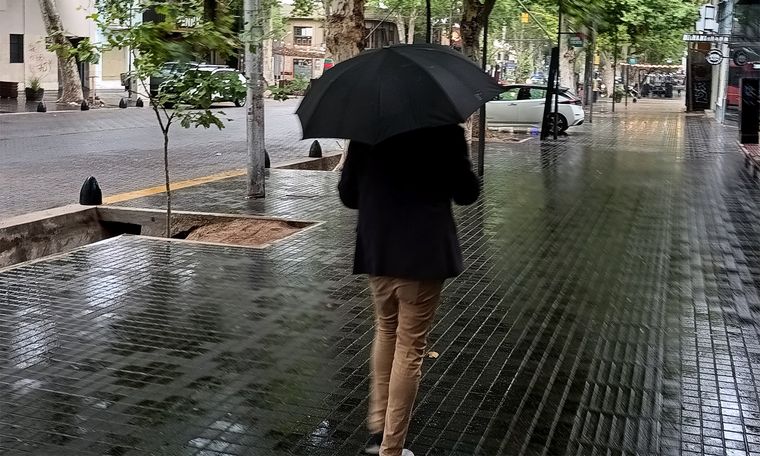 Se espera una jornada fría y con lluvias este sábado en Mendoza.