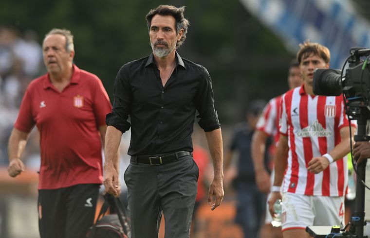 Eduardo Domínguez habló en conferencia de prensa, elogió a sus jugadores y palpitó la final ante Racing.