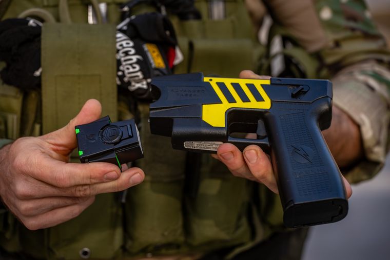 La nueva norma regula el funcionamiento de los cuerpos municipales de seguridad ciudadana y habilita la utilización de armas de baja letalidad.