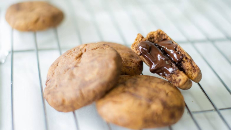 Con el tiempo, la receta de cookies rellenas de chocolate se convirtió en una de las favoritas para la merienda. Con el tiempo, la receta de cookies rellenas de chocolate se convirtió en una de las favoritas para la merienda.