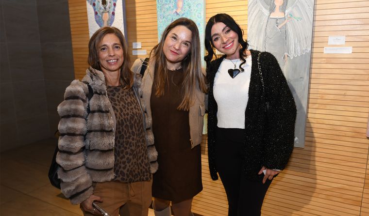 El viernes 8 quedó inaugurada la muestra Arte por la Paz en la Legislatura de Mendoza. La galería de fotos al final de la nota.