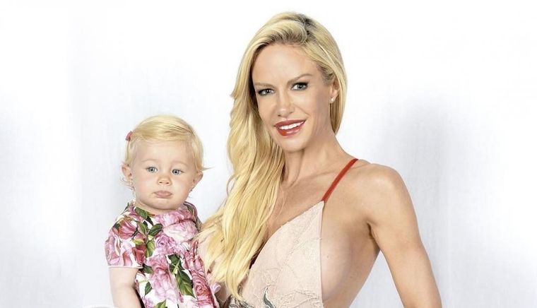 Luciana Salazar junto a Matilda