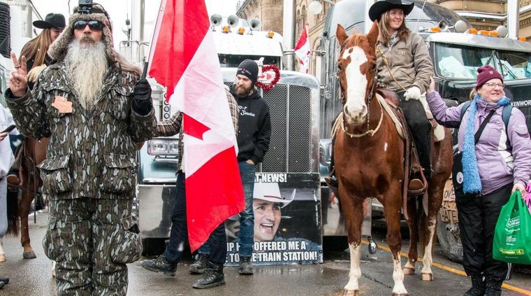 Otros grupos de derecha ya son parte de la protesta. Foto: 20Minutos.