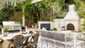 Las cocinas exteriores se reinventan con diseños resistentes al frío, materiales durables y espacios pensados para disfrutar el patio durante todo el año. Las cocinas exteriores se reinventan con diseños resistentes al frío, materiales durables y espacios pensados para disfrutar el patio durante todo el año.