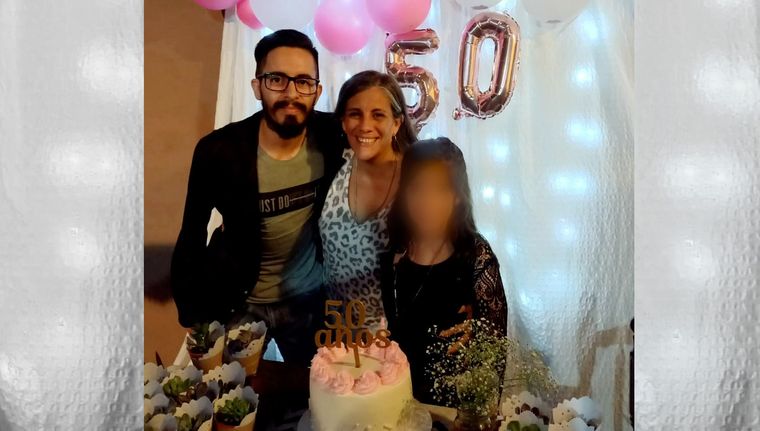 Mariela y sus hijos, Julián y Malena. Foto: Gentileza