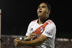 El colombiano, héroe en Madrid, cambió la camiseta con el ex Boca. Foto: River Plate El colombiano, héroe en Madrid, cambió la camiseta con el ex Boca. Foto: River Plate