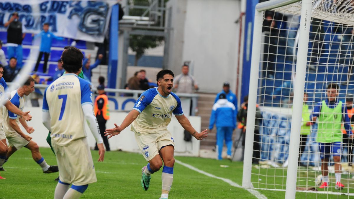 Con goles de Ulariaga y Poggi, Godoy Cruz venció 2-0 a Acassuso en el Gambarte y es líder de la Zona A