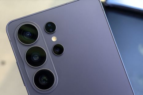 El futuro Galaxy S27 Ultra de Samsung promete velocidades de almacenamiento comparables a una computadora de alto rendimiento. El futuro Galaxy S27 Ultra de Samsung promete velocidades de almacenamiento comparables a una computadora de alto rendimiento.