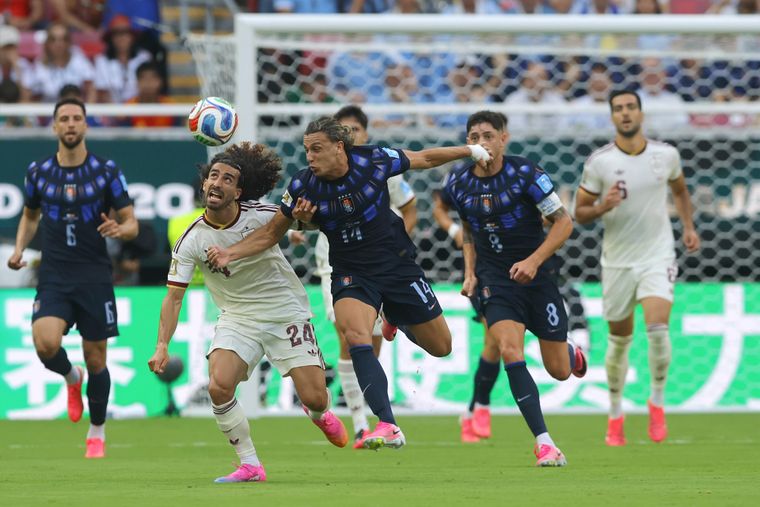 Uruguay enfrenta a España en el Estadio AKRON de Guadalajara, México.