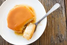 Flan de pera Una receta simple y deliciosa para hacer en pocos pasos Foto: Shutterstock Flan de pera Una receta simple y deliciosa para hacer en pocos pasos Foto: Shutterstock