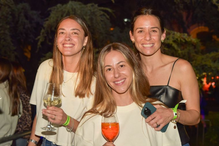 Vinito, drink y sonrisas. Vinito, drink y sonrisas.