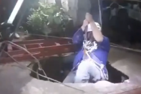 La víctima en pleno rescate Foto: NA