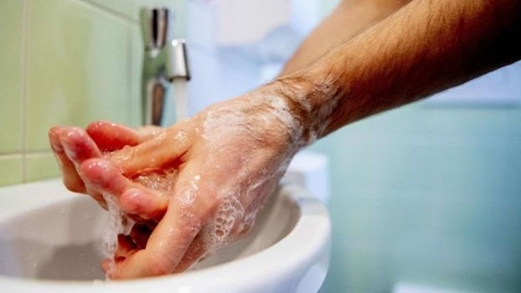 La eficacia del lavado de manos contra el coronavirus está demostrada científicamente y no es necesario utilizar geles hidroalcohólicos o desinfectantes o recetas caseras.