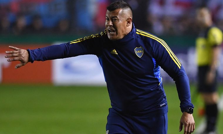 Jorge Almirón continúa probando variantes. Foto: Télam