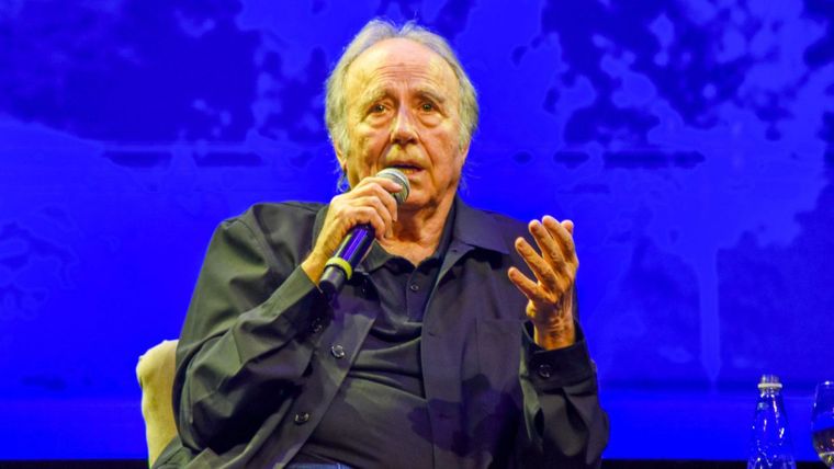 El artista también habló sobre política. El artista también habló sobre política.