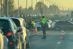 Dos autos chocaron en Acceso Sur y Boedo