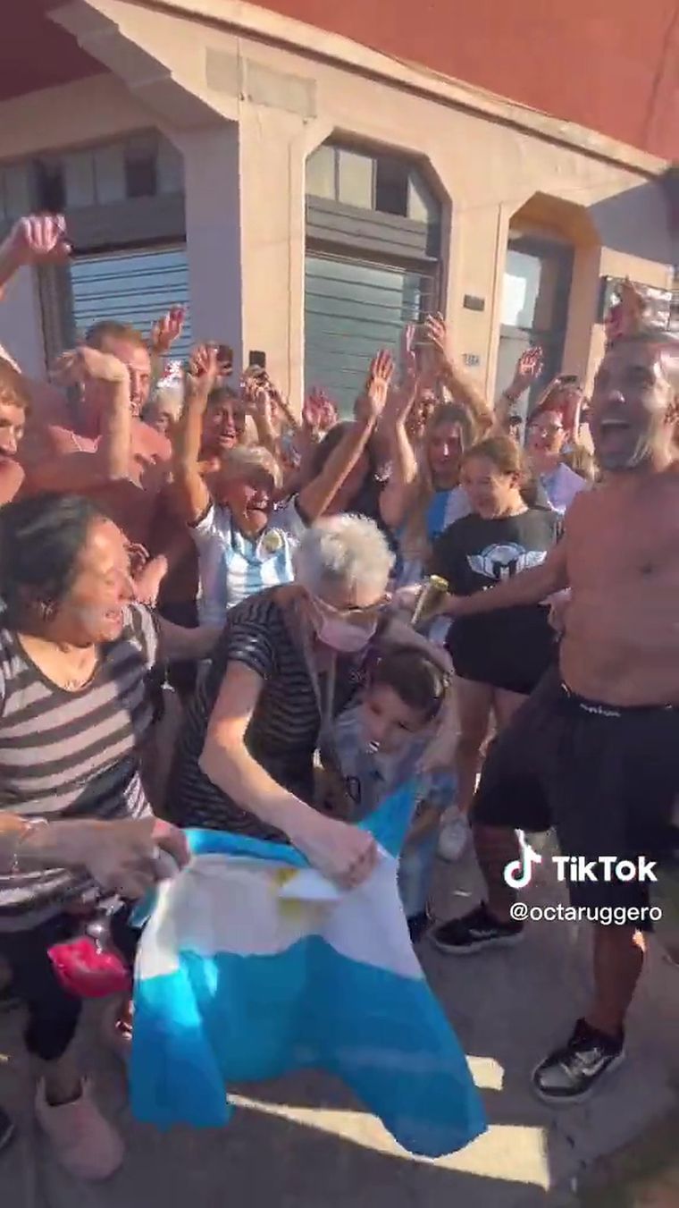 El usuario recopiló historias graciosas y tiernas que acompañaron el camino de la Selección al séptimo partido