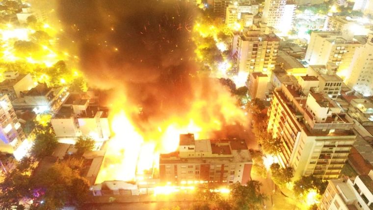 El incendio es uno de los peores de la historia de Mar del Plata.