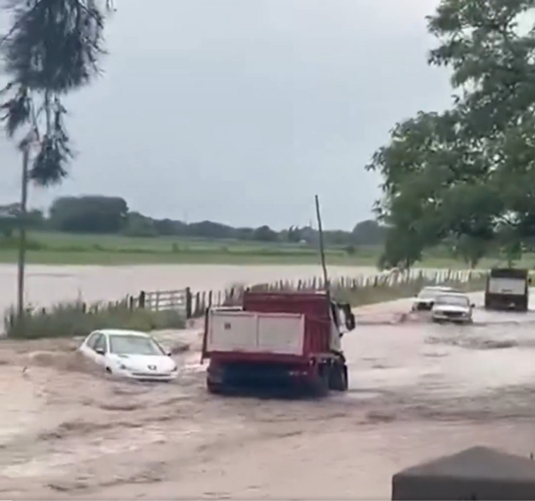 Se registraron impactantes inundaciones en Salta.