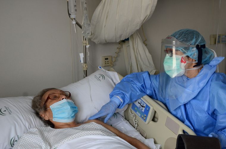 Un estudio español reveló que la hipertensión es la comorbilidad más frecuentes en internados por Covid