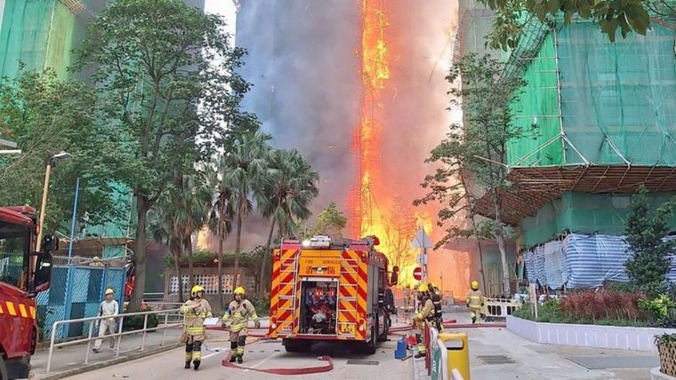 El incendio ocurrió en un edificio residencial de Hong Kong.