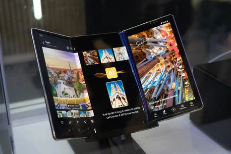 El Samsung Galaxy Z TriFold apunta a revolucionar la multitarea móvil con su diseño de triple pantalla. El Samsung Galaxy Z TriFold apunta a revolucionar la multitarea móvil con su diseño de triple pantalla.