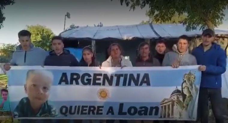 La familia de Loan difundió un video con una bandera argentina para pedir por la aparición del menor Foto: Captura de video
