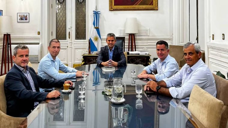 Martín Menem y Gabriel Bornoroni con Luis Picat, José Tournier, y Mariano Campero&nbsp;