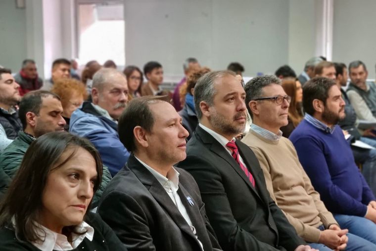 Stevanato, en el medio de Righi y del senador Vaquer. Foto: Facebook