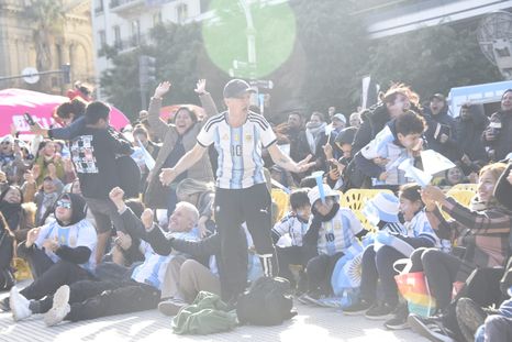 Los hinchas festejaron el triunfo de la Selección argentina. Los hinchas festejaron el triunfo de la Selección argentina.