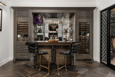 Una barra de alcohol en tu casa será muy útil a la hora de organizar un evento. Foto: Fratantoni Luxury Estates