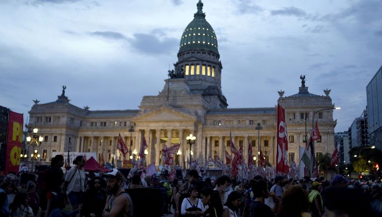 El orden legislativo no evitará la recesión ni la caída del PIB, señalan los analistas, sobre el tratamiento de la ley ómnibus. Foto: Juan Mateo Aberastain/MDZ