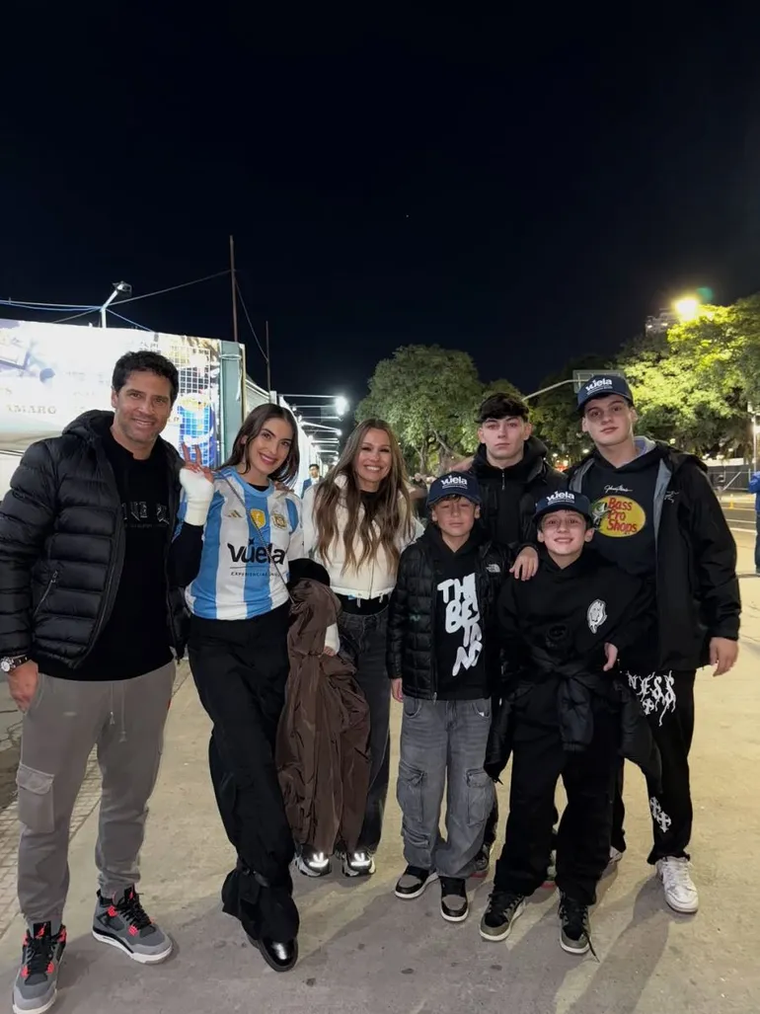Así fue el look de Pampita para apoyar a la Selección. Así fue el look de Pampita para apoyar a la Selección.