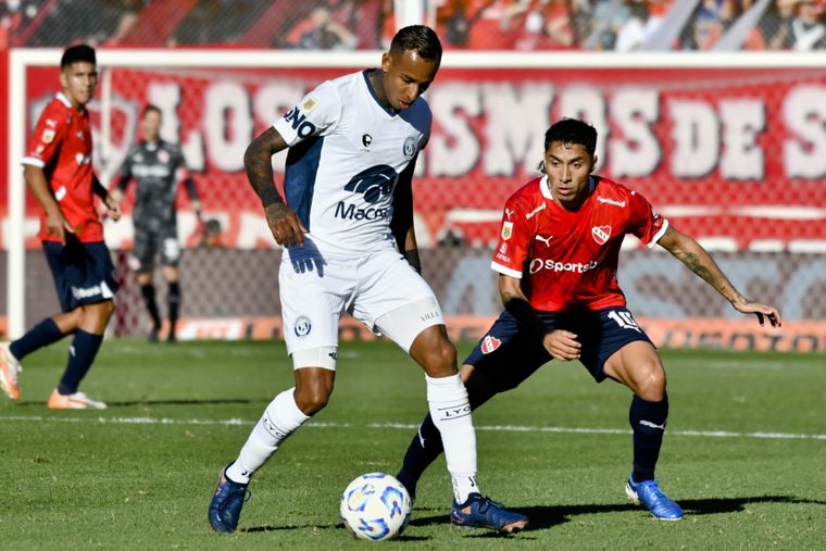 El duelo entre Independiente Rivadavia y el Rojo de Avellaneda es uno de los partidos postergados.