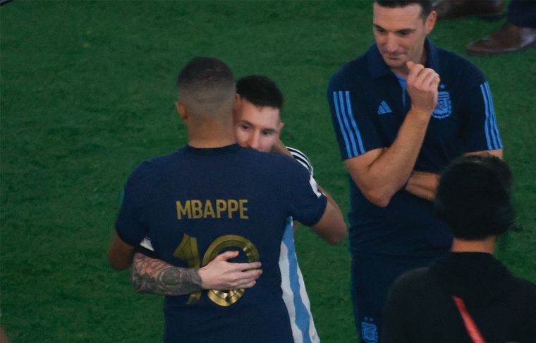 Messi y Mbappé El técnico del PSG se refirió a la relación entre las dos figuras de su equipo. Foto: EFE