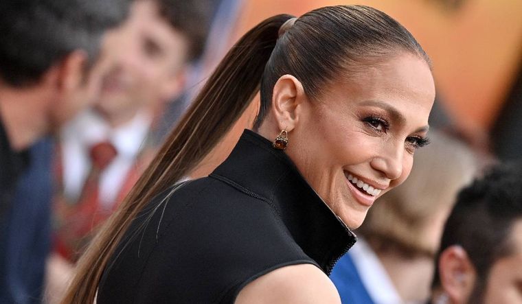Jennifer Lopez es todo un ícono de la moda y sorprendió una vez más a sus seguidores Foto: Freepick
