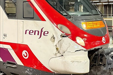 El tren sufrió algunos daños en su parte delantera pero pudo continuar su recorrido, en el quinto accidente en cinco días en España.