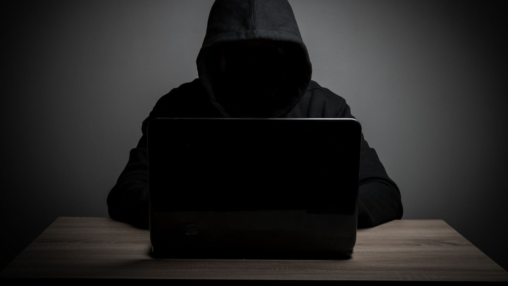 Los extorsionadores suelen reforzar la credibilidad del engaño con audios y perfiles que simulan identidades reales, como en el caso de Rodrigo Gómez.