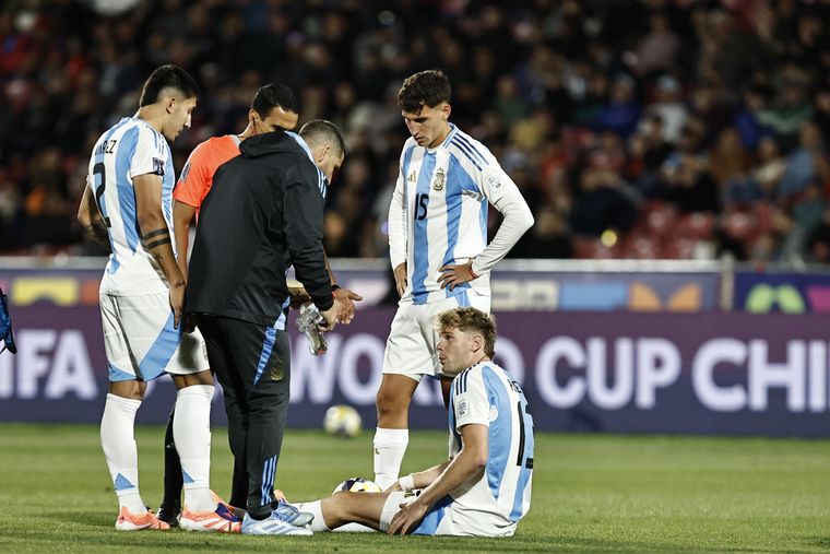 El defensor de la Selección argentina Sub 20 Valentín Pierani tiene un esguince en la rodilla y se perderá las semis ante Colombia. El defensor de la Selección argentina Sub 20 Valentín Pierani tiene un esguince en la rodilla y se perderá las semis ante Colombia.